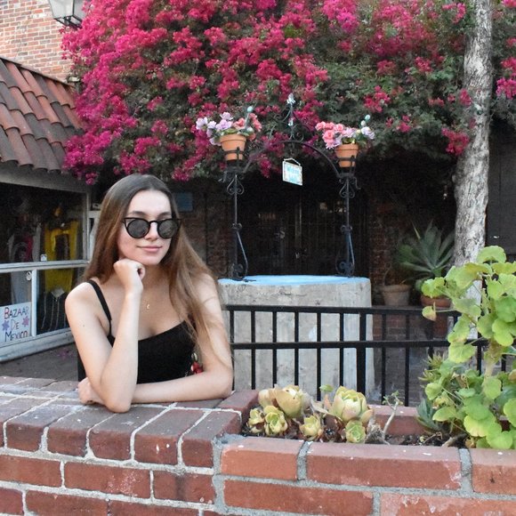 Meet your Posher, Katie - Picture 1 of 1